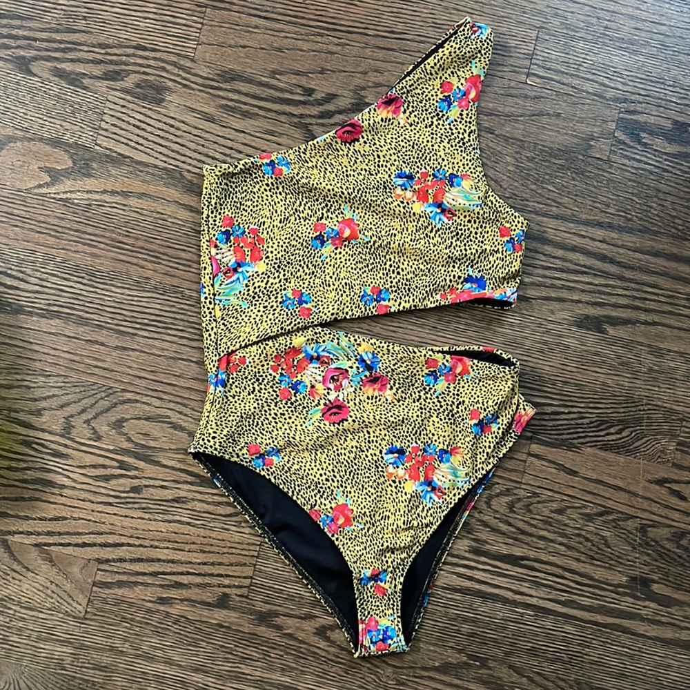 New Beach Riot Celine one piece swimsuit size M